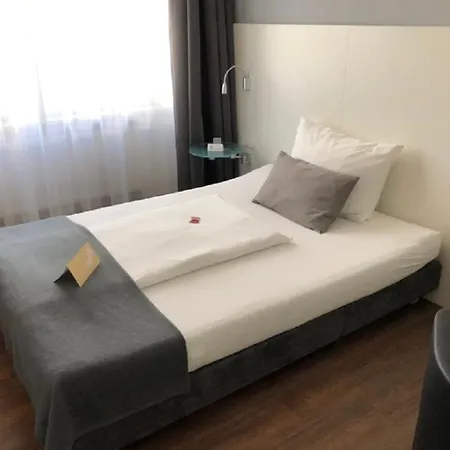 Schlotzeria I Cafe I Eis