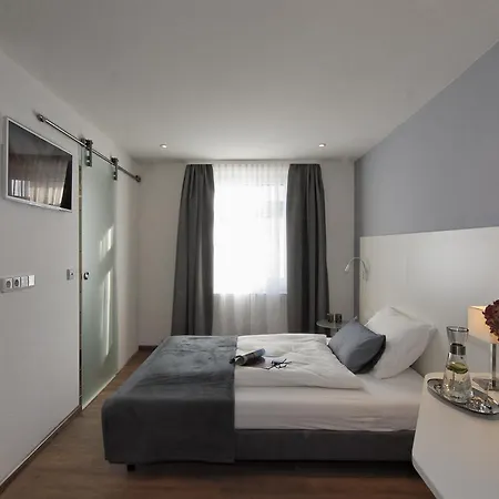 Bed & Breakfast Schlotzeria Hotel I Cafe I Eis