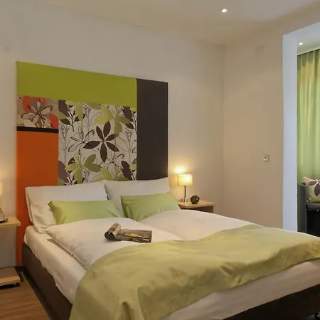 Schlotzeria I Cafe I Eis